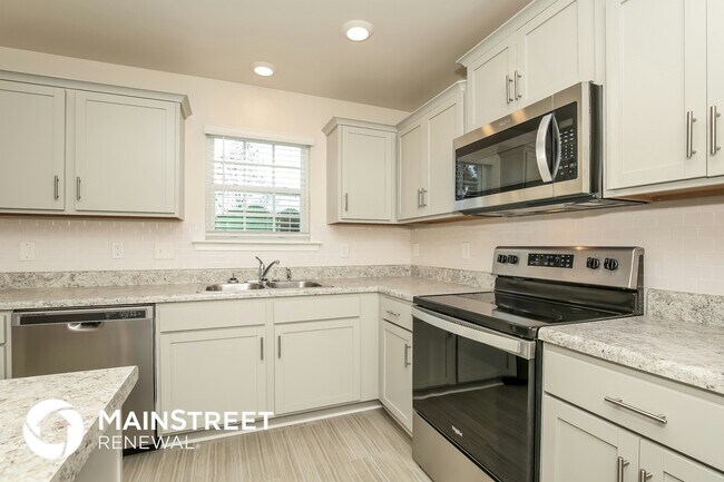 Building Photo - 111 Naples Rd