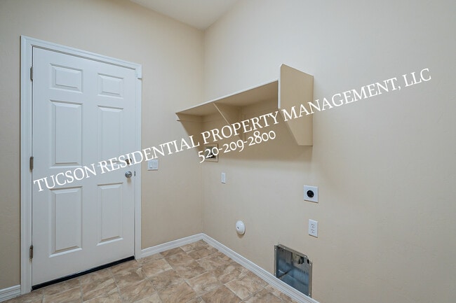 Building Photo - 6070 Wych Elm Pl