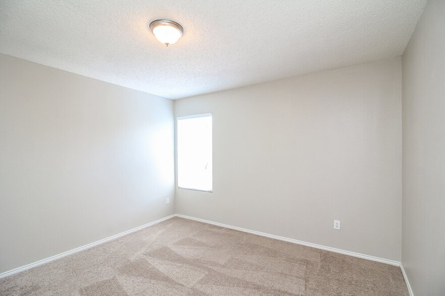 Building Photo - 8737 Hunters Point Way