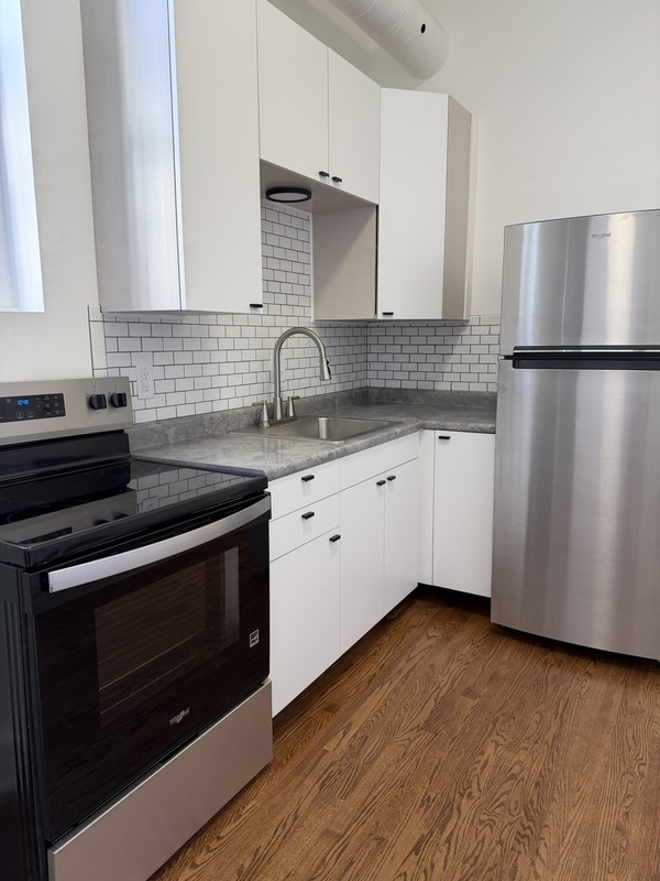 Primary Photo - 816 Massachusetts St