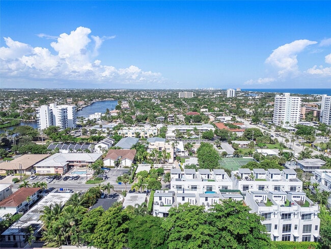 Building Photo - 3270 NE 15th St