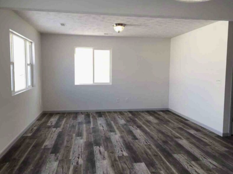 Building Photo - 717 Rampart Dr