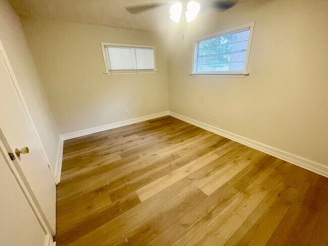 Building Photo - 2/1 apartment in downtown Brandon for rent!!