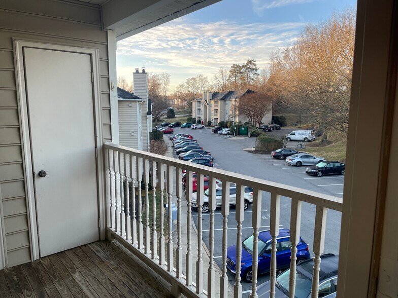 Building Photo - 6704 W Friendly Ave