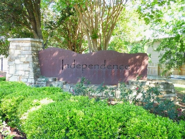Building Photo - 2408 Amur Dr