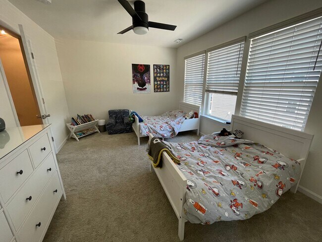 Building Photo - Huntington Pointe