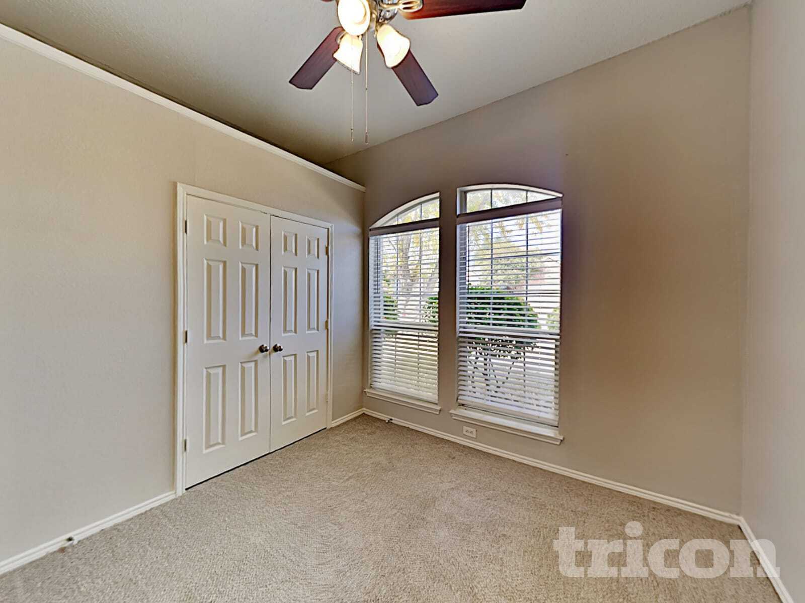 Building Photo - 228 Willow Creek Dr