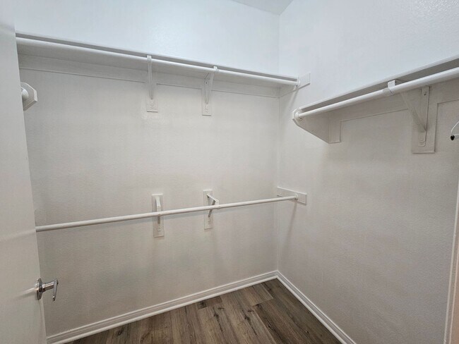 Building Photo - SENIOR 55+ COMMUNITY BEAUTIFUL 2BED/2BATH