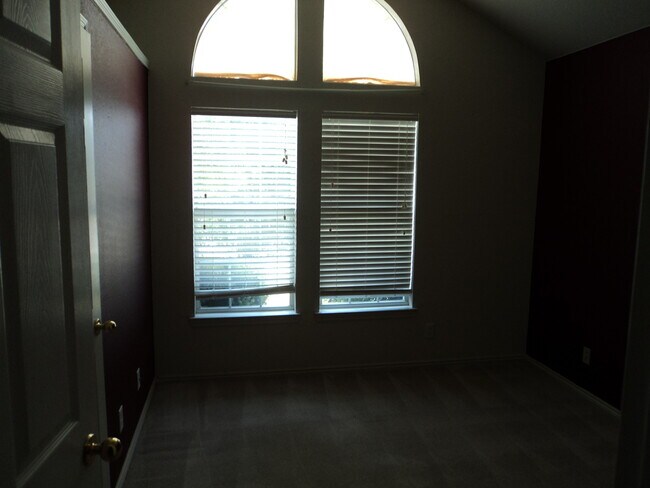 Building Photo - 3501 Woodrow Dr