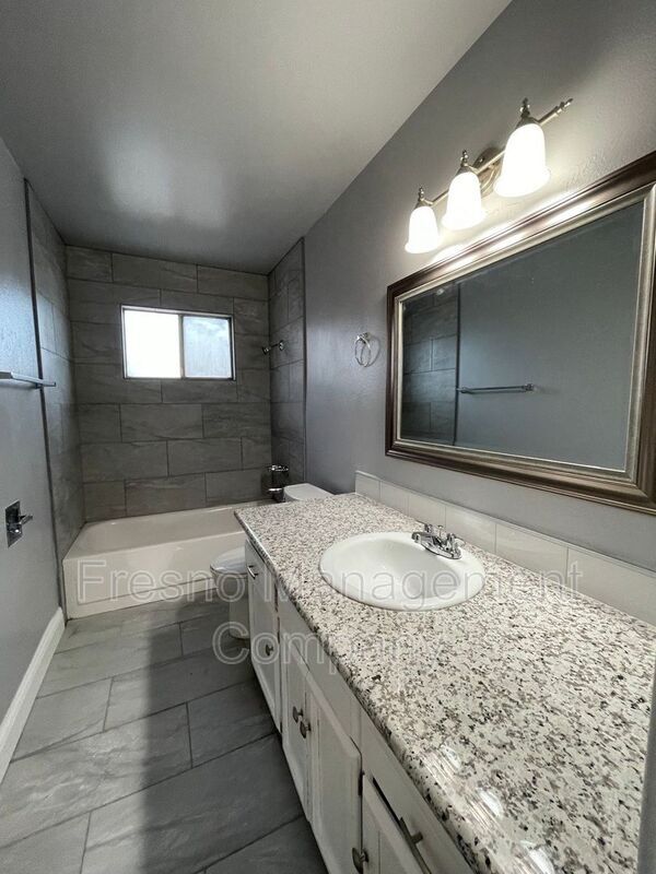 Building Photo - 3318 E Sierra Madre Ave