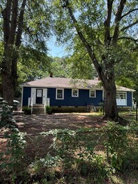 Building Photo - 605 Betty St