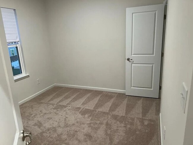 Building Photo - 2596 Grantham Place Dr