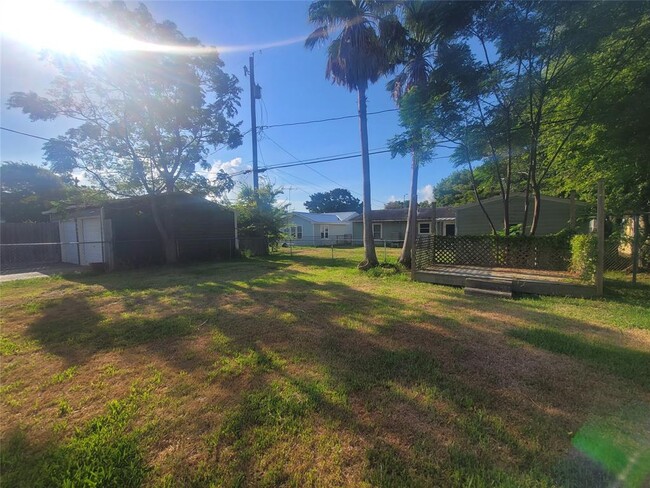 Building Photo - 111 Tarpon Ave