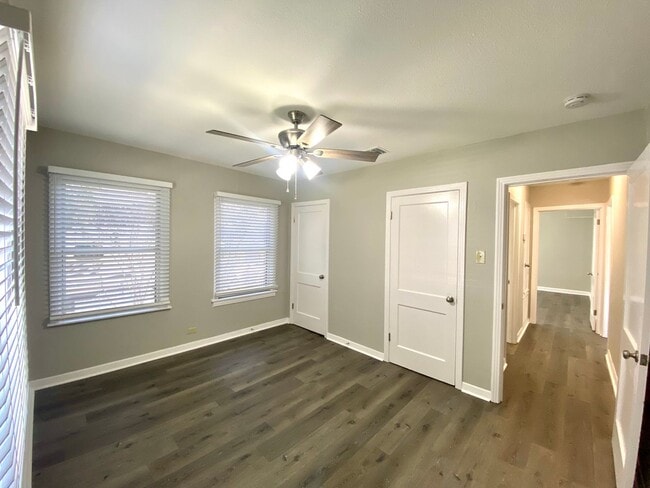 Building Photo - 3 Bedroom 3 bathroom Remodeled home ready to be loved