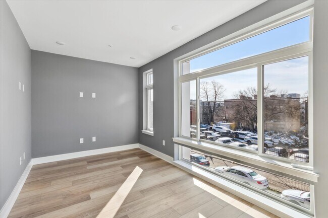 Building Photo - 1615 Poplar St