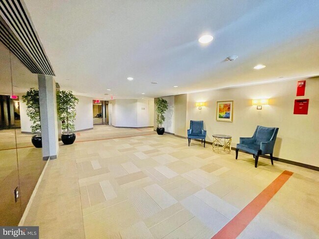 Building Photo - 1530 Key Blvd