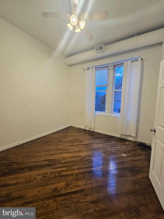 Building Photo - 1304 Walnut St