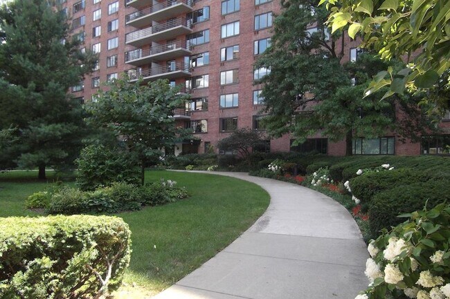 Building Photo - 392 Central Prk W