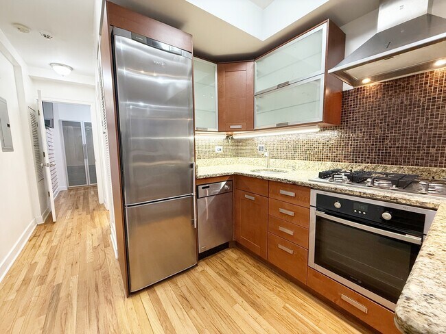 Building Photo - 3918 N Kedvale Ave