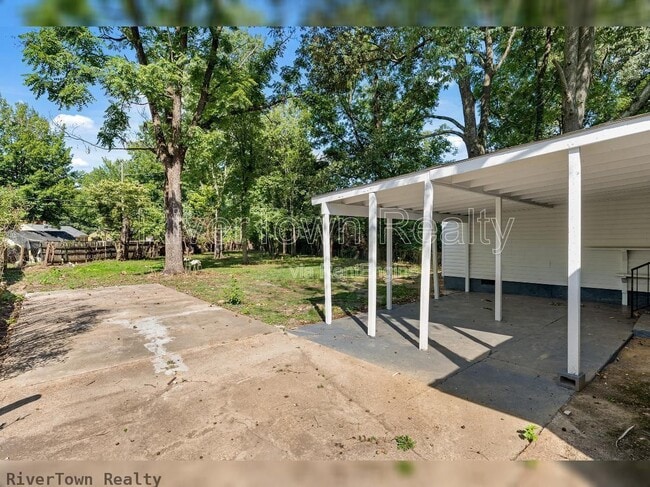 Building Photo - 810 Indian Dr