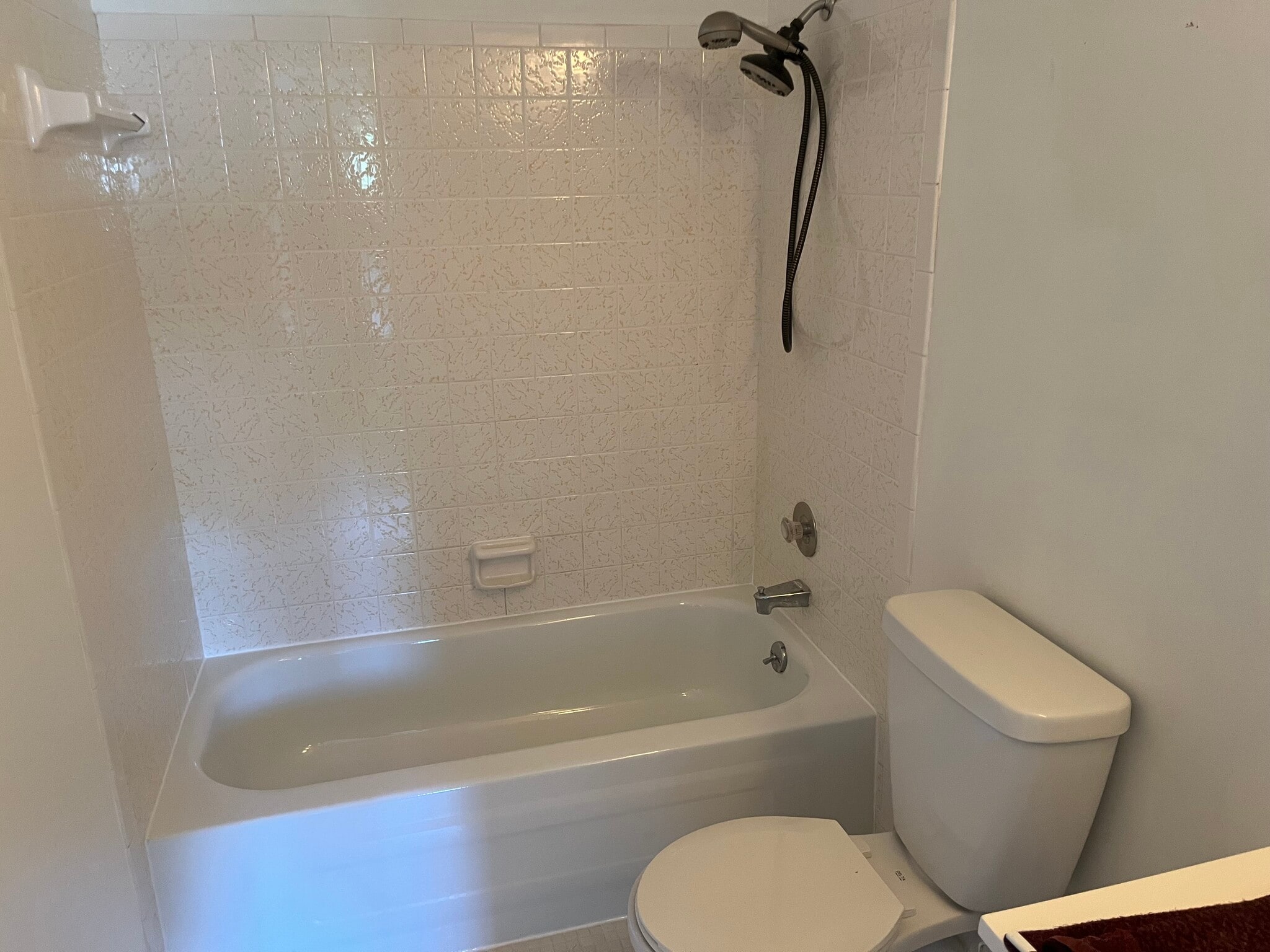 Bedroom 2 Ensuite Bathroom - 935 Kirts Blvd