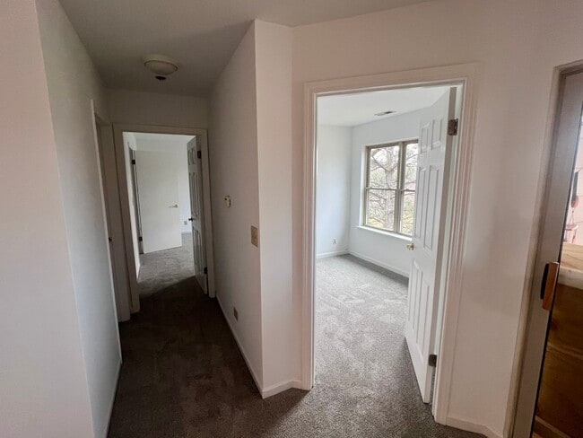 Building Photo - 120 Glengarry Dr