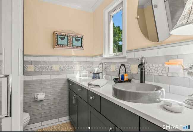 Building Photo - 92 Kenmore Rd