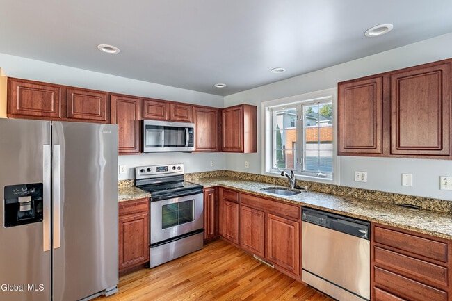 Building Photo - 1112 Western Ave