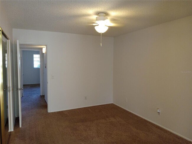Building Photo - 2427 Rhodesian Dr
