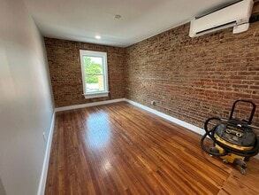 Building Photo - Vintage Charm on Wagner