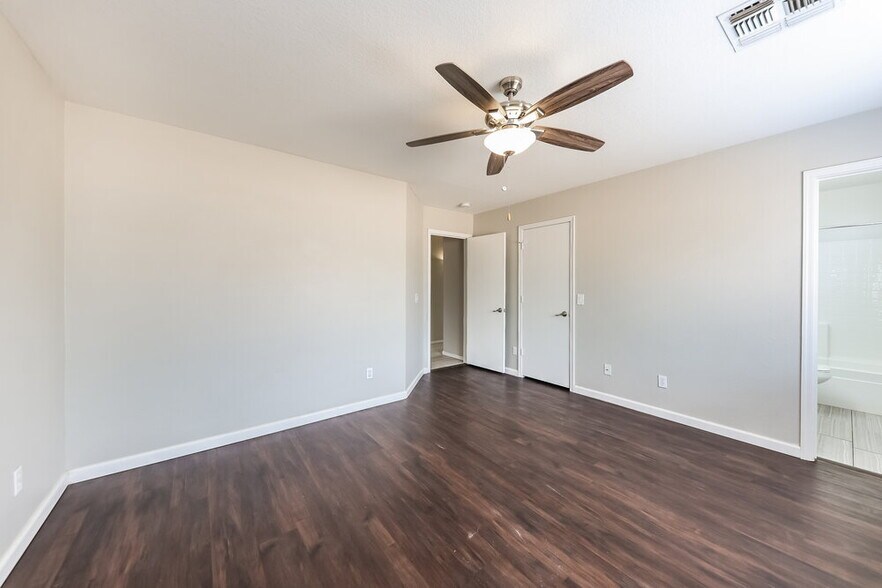 Building Photo - 9246 N 86th Ave