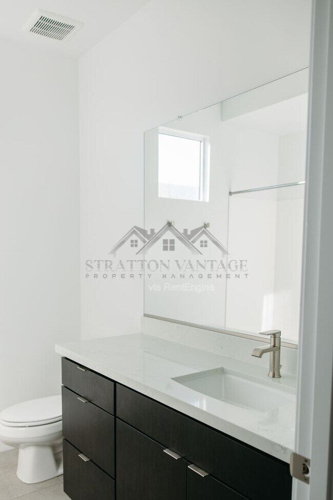 Building Photo - 10262 E Utah Ave