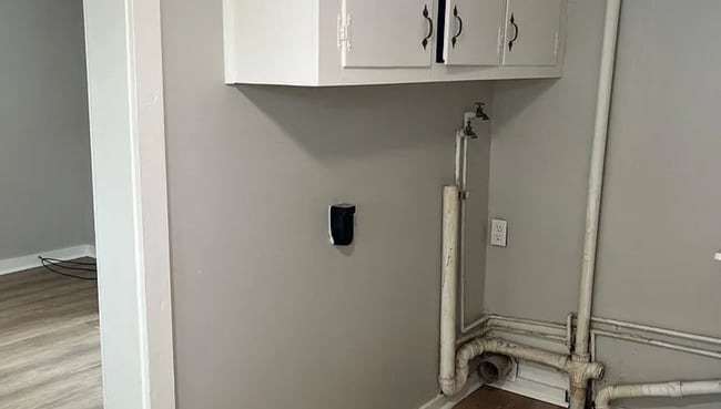 Building Photo - Newly Renovated 3-Bedroom, 1-Bath Home wit...