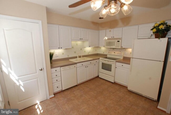 Building Photo - 6042 Haverhill Ct