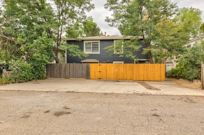 Building Photo - 2535 Spruce St