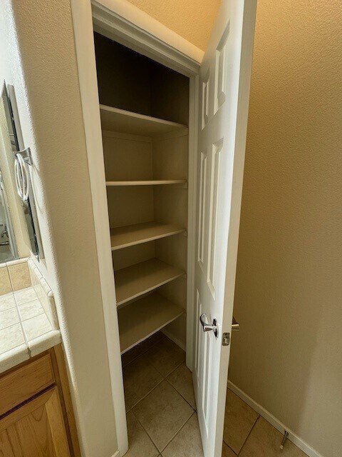 Building Photo - Charming 1 bedroom - 1 bathroom multi-level condominium in Sacramento