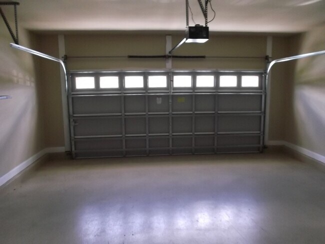 Building Photo - Absolutely Gorgeous!