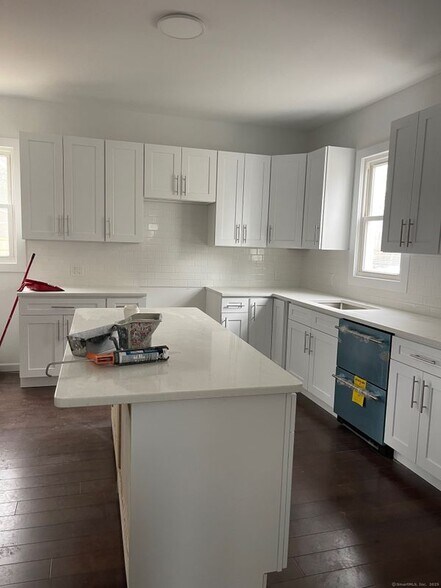 Primary Photo - 31 Carmel St