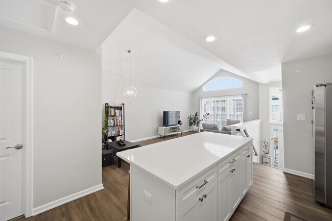 Building Photo - 7214 Farmstead Ln