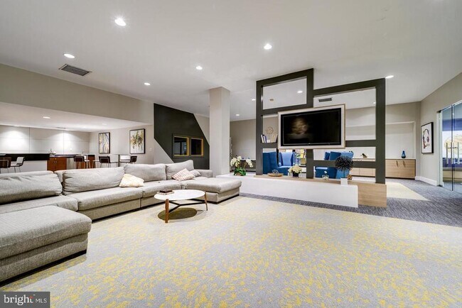 Building Photo - 75 S Reynolds St