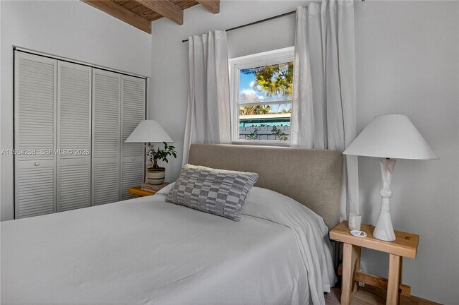 Building Photo - 3138 SW 15th St