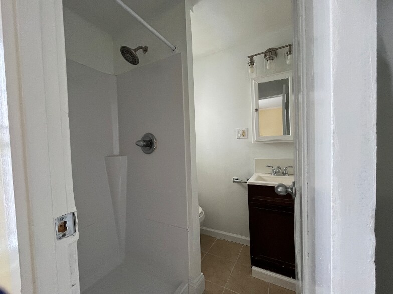 Building Photo - 683 State St