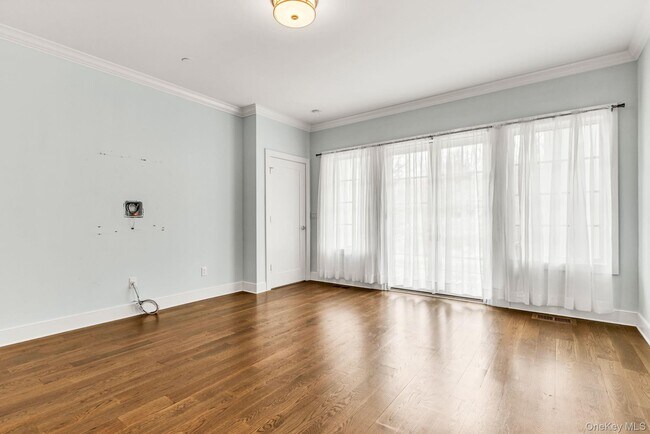 Building Photo - 21 Honeysuckle Ln