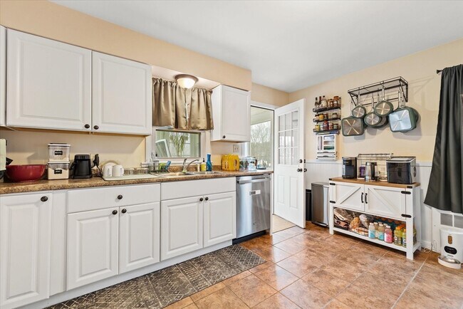 Building Photo - 7 Holbrook Rd