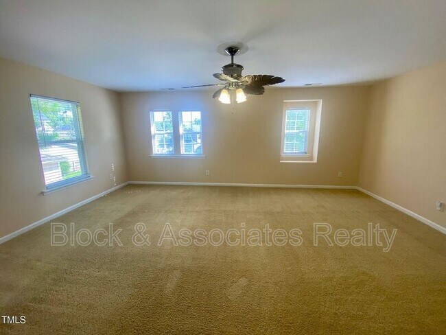 Building Photo - 804 Roni Ct