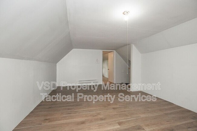 Building Photo - 1583 E 84th St