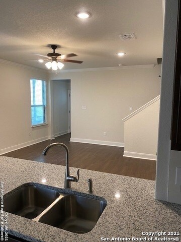 Building Photo - 10329 Lynwood Vlg