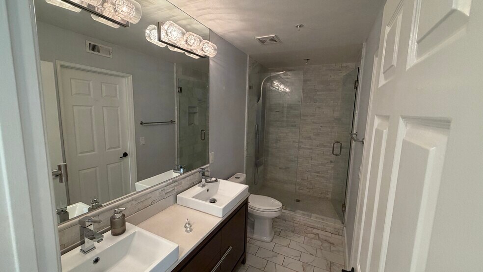 Building Photo - 1200 Pacific Coast Hwy