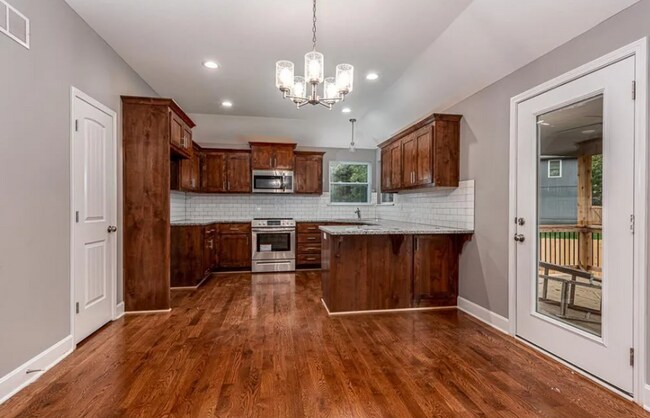 Building Photo - Don't miss out on this beautiful home!