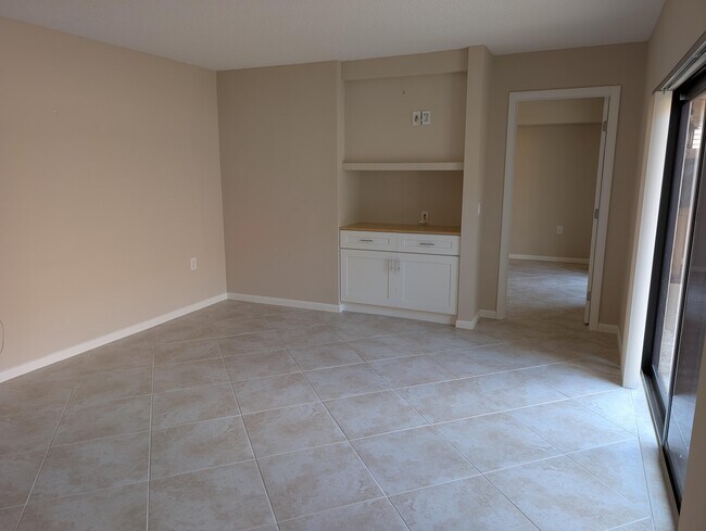 Building Photo - 1908 19th Ln